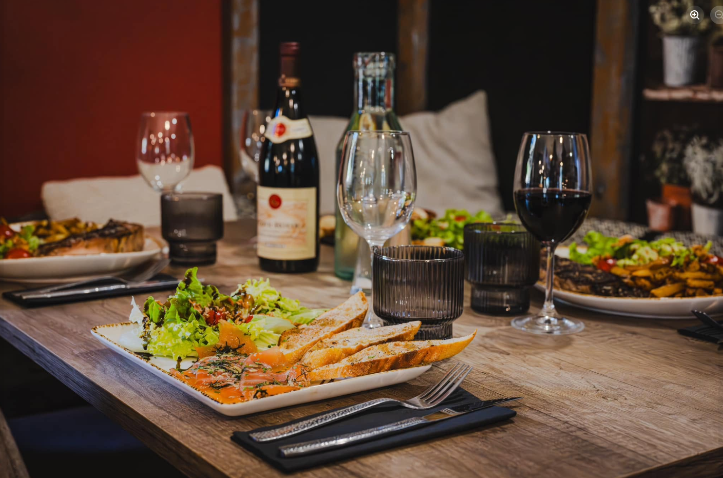 Salle intérieure du Bistro La Pause