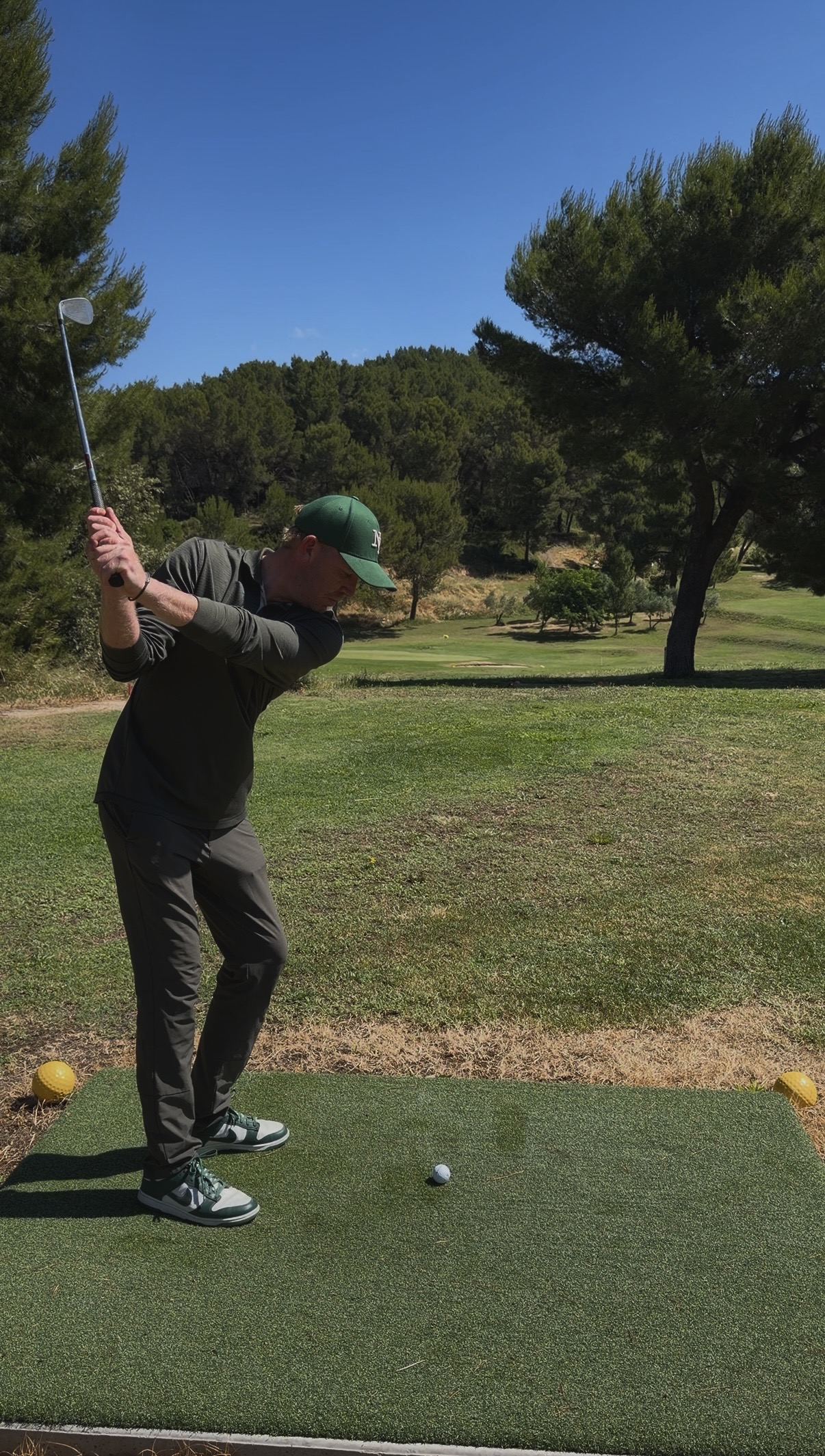 Julien de la JL Academy réalisant un swing